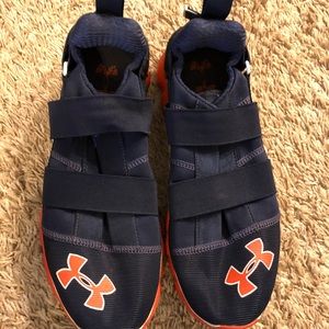 Under Armor elastic strap tennis shoes